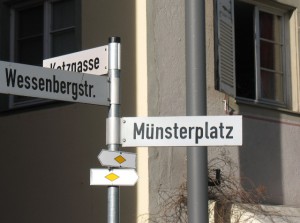 Wanderweg-Schild_Konstanz-Münsterplatz_1-2011_6047m